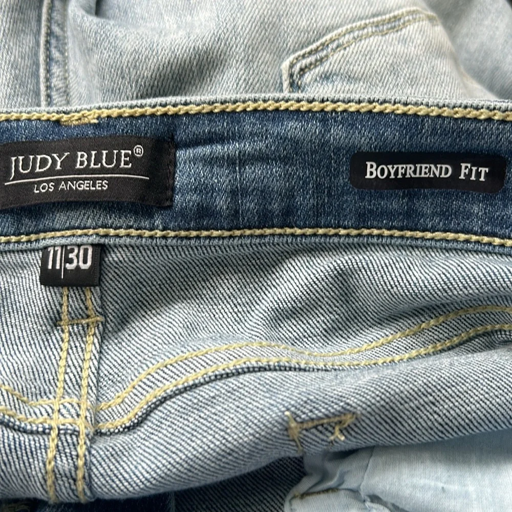 Judy Blue Boyfriend Fit Light Wash Jeans 11 / 30